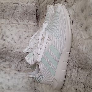 Adidas Swift Run